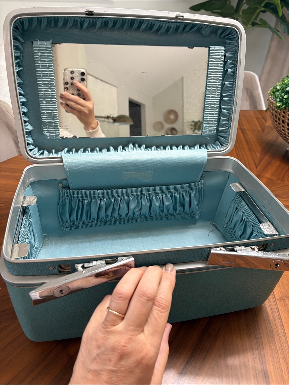 Vintage Teal Train Case Cosmetic Makeup Case - Picture 6 of 9